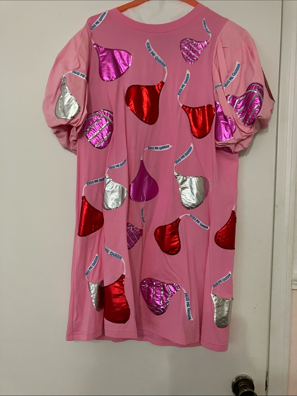 QUEEN OF SPARKLES Pink Metallic Heart Appliqué Midi Dress